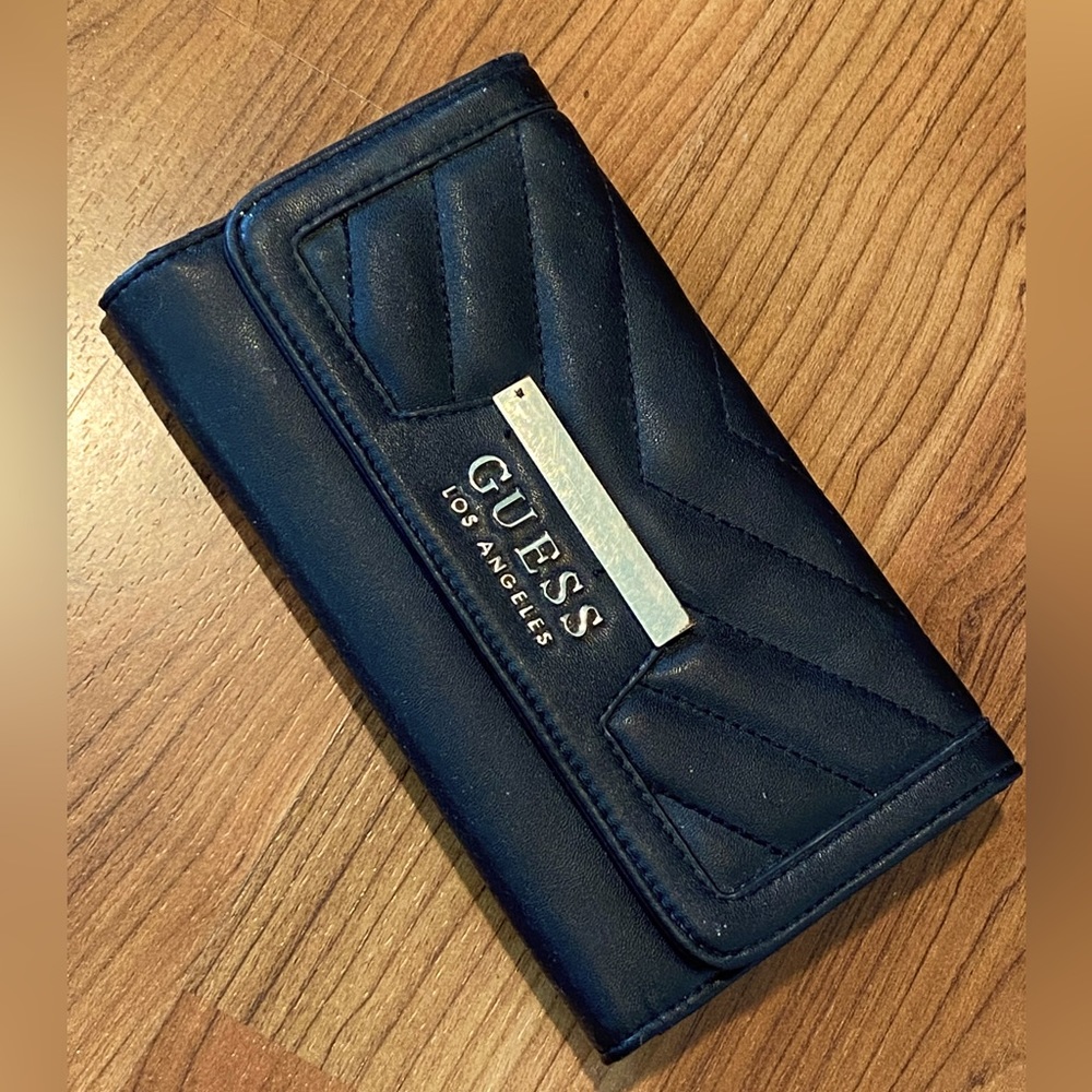 👻Guess Wallet - Picture 1 of 7